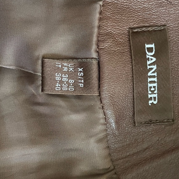 Danier Leather Jacket, gorgeous caramel brown - Picture 3 of 14
